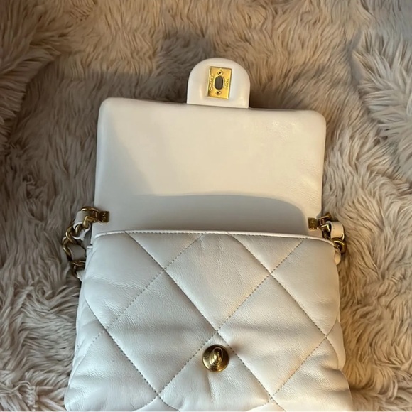 CHANEL WHITE 2 WAY BAG. FULL INCLUSION. - Picture 7 of 9